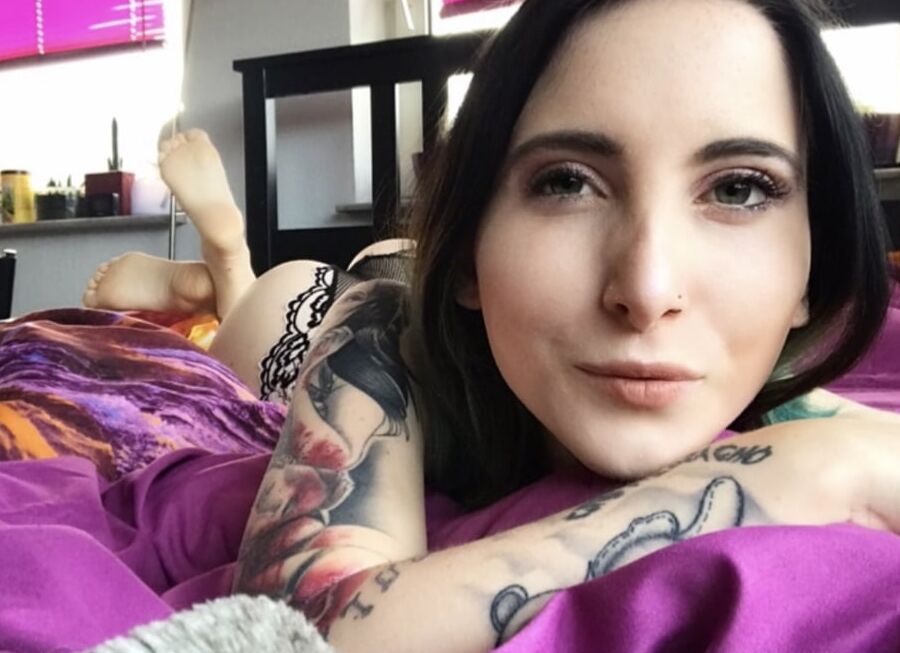 Sexy and funny private Pics Lou Nesbit. Lia Louise