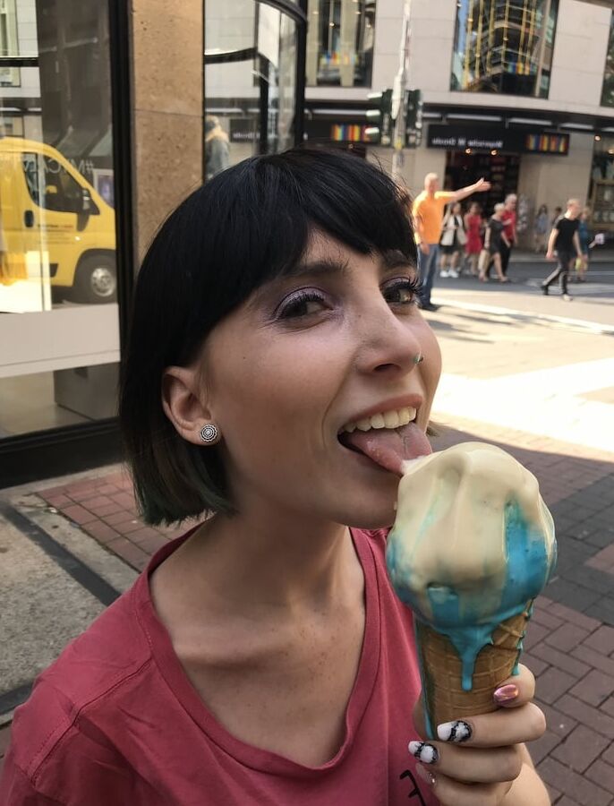 Sexy and funny private Pics Lou Nesbit. Lia Louise