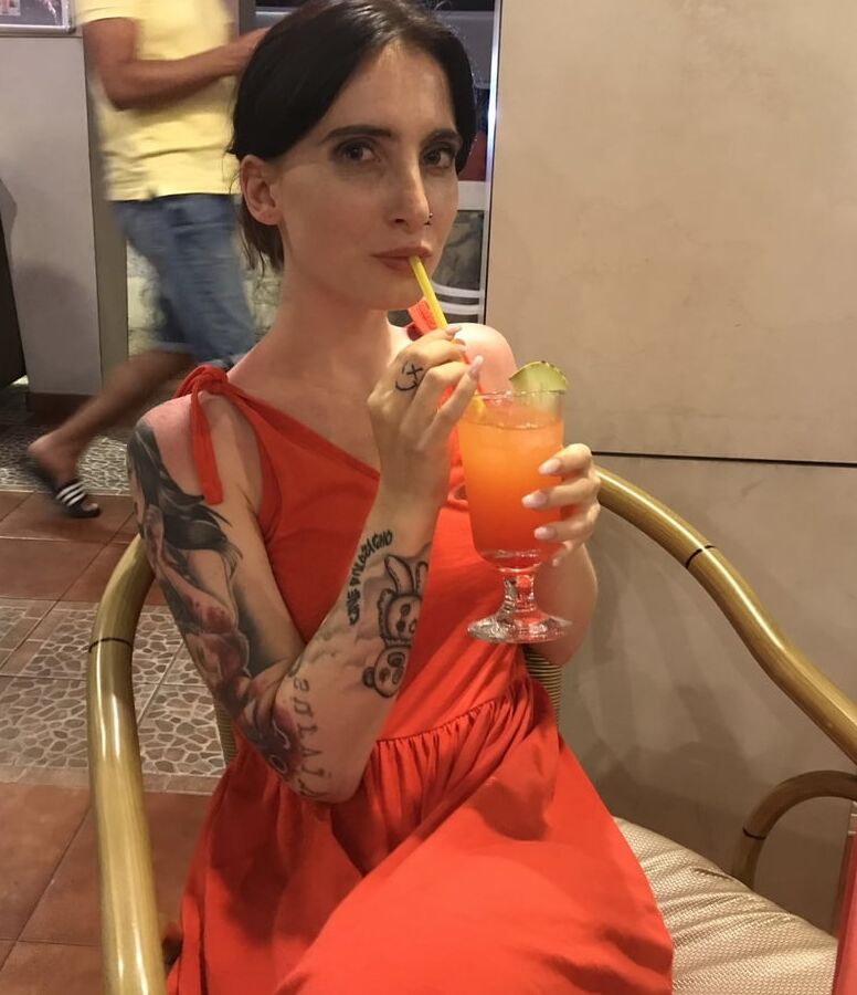 Sexy and funny private Pics Lou Nesbit. Lia Louise