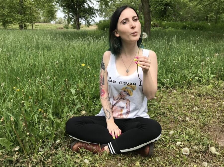Sexy and funny private Pics Lou Nesbit. Lia Louise