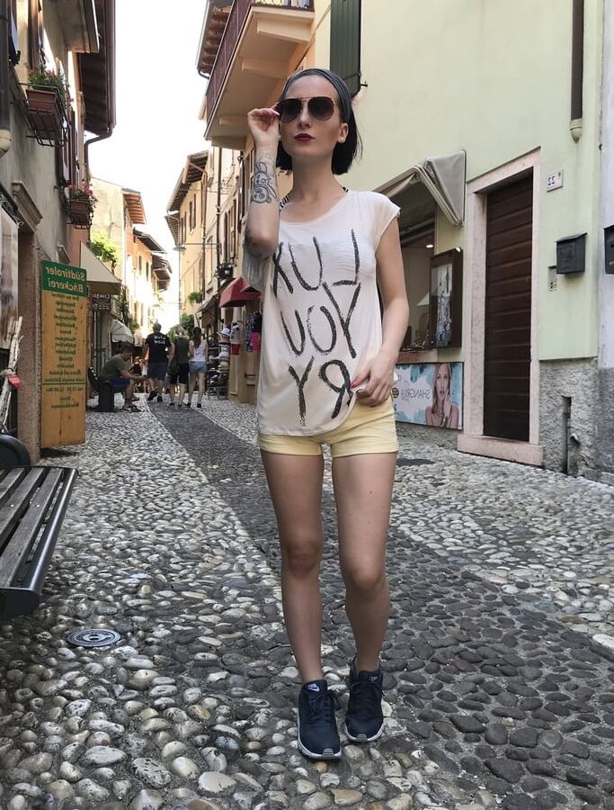 Sexy and funny private Pics Lou Nesbit. Lia Louise