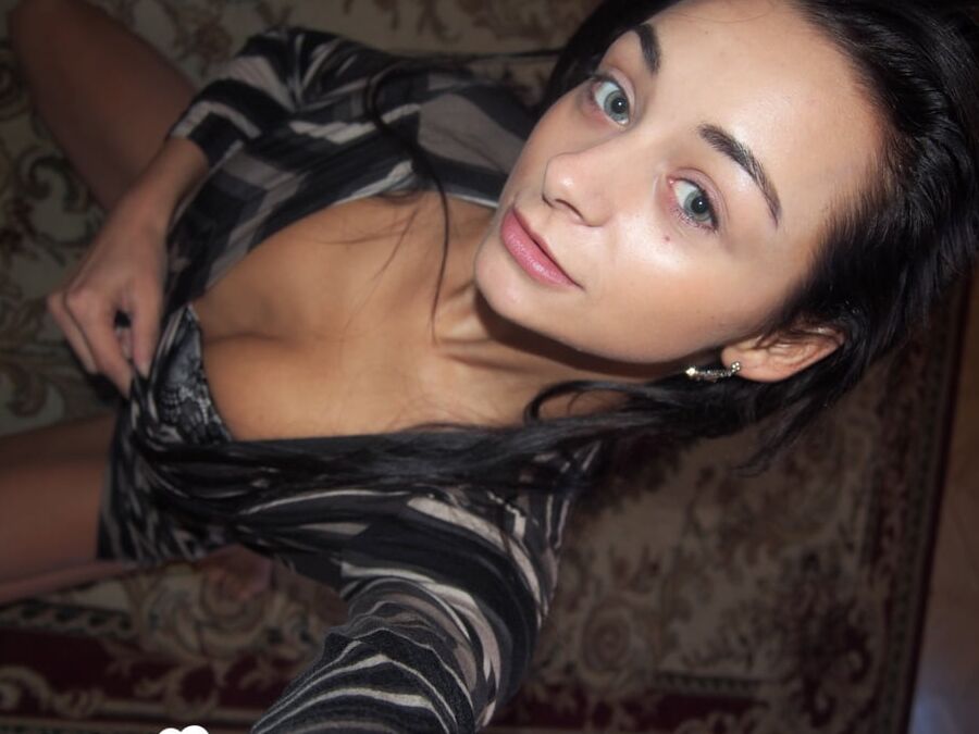 Gorgeous amateur model displaying her amazing curves