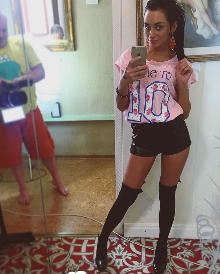 Gorgeous amateur model displaying her amazing curves