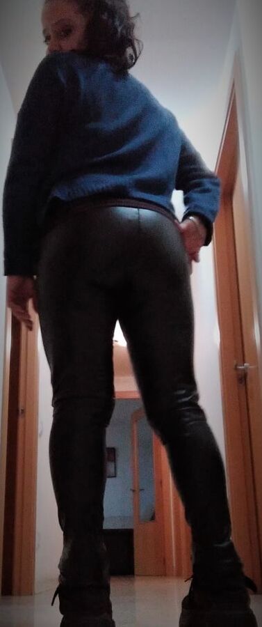 A LITTLE OF ME. UN POCO DE MI