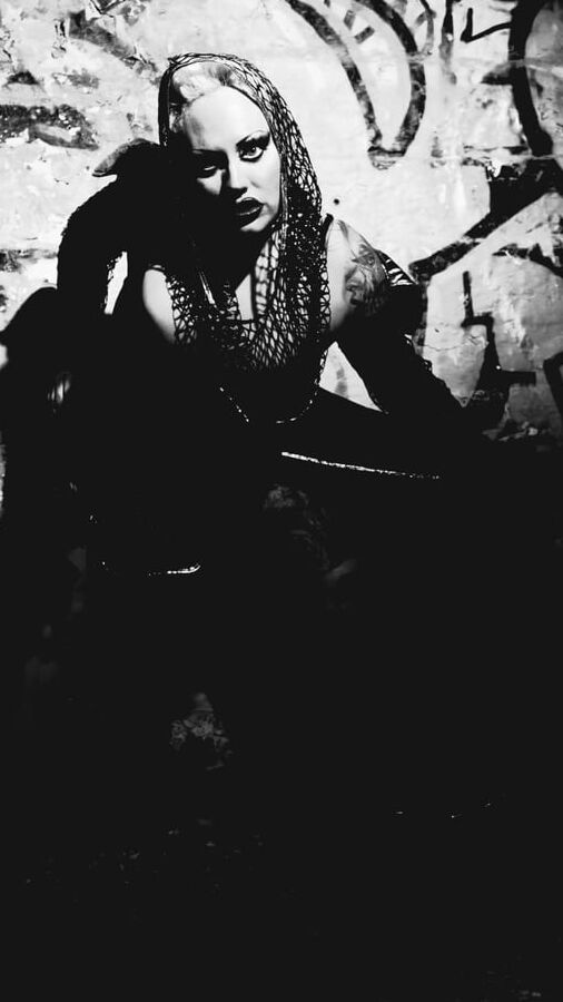 MRDIEVAL MISTRESS