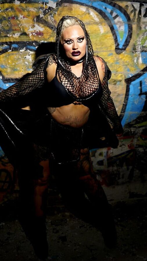 MRDIEVAL MISTRESS