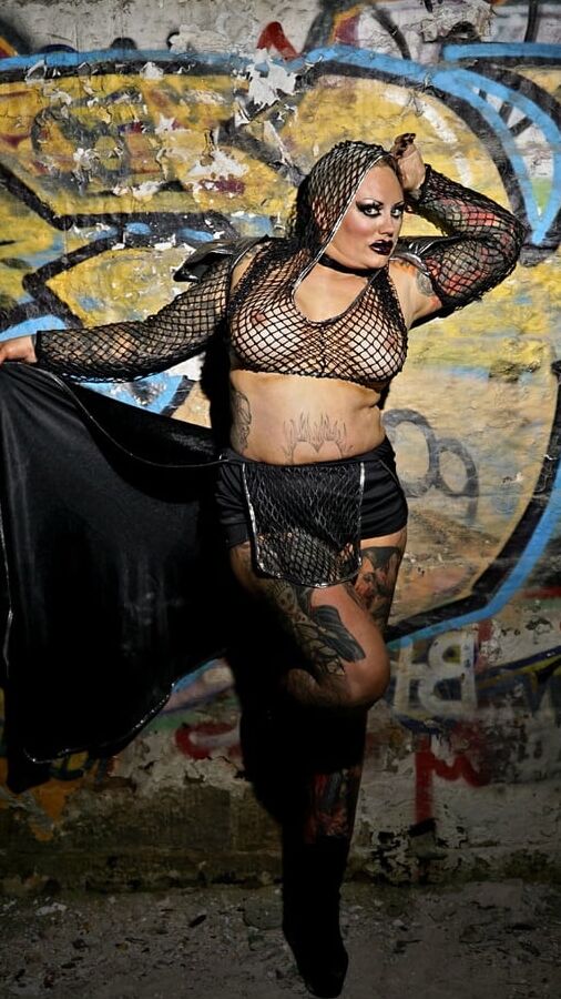 MRDIEVAL MISTRESS