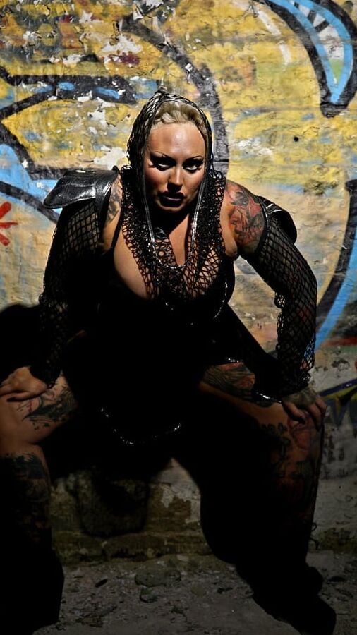 MRDIEVAL MISTRESS