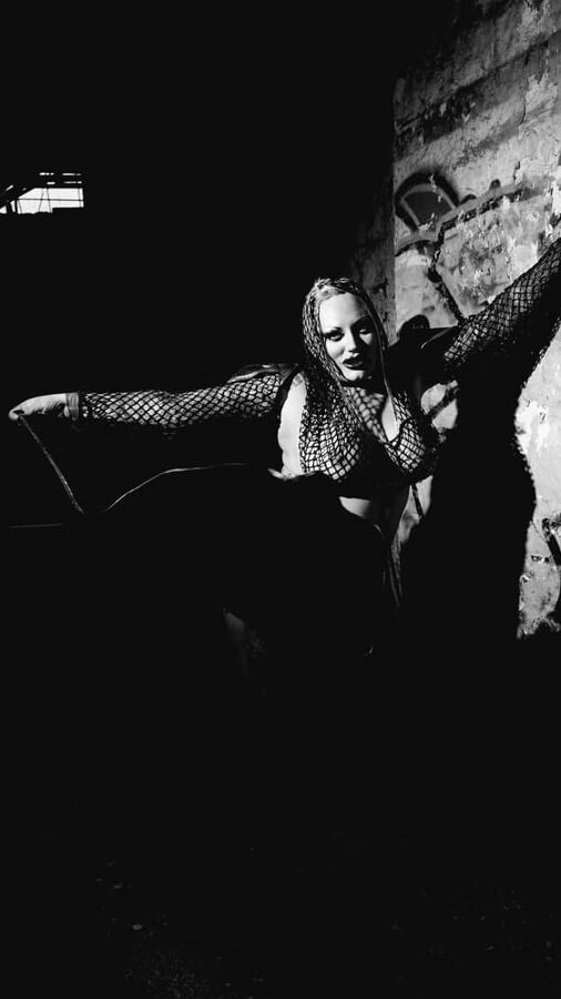 MRDIEVAL MISTRESS