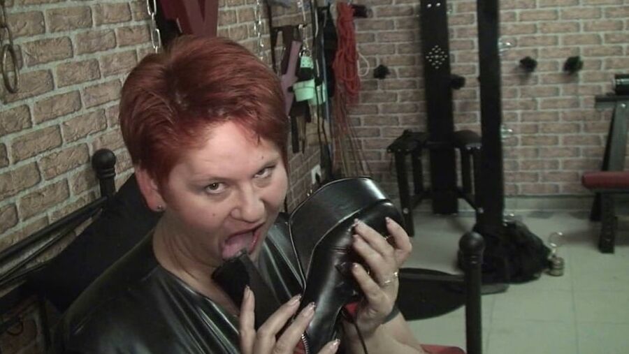 Masturbating With PUMPS GOTHIC