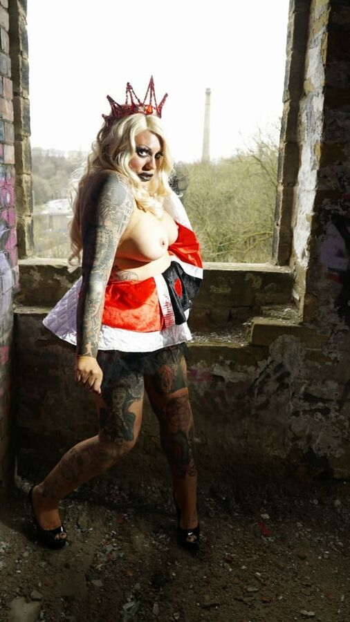 QUEEN OF TARTS