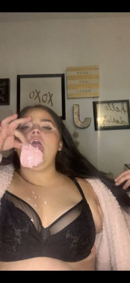 Fatty gets mess with cake