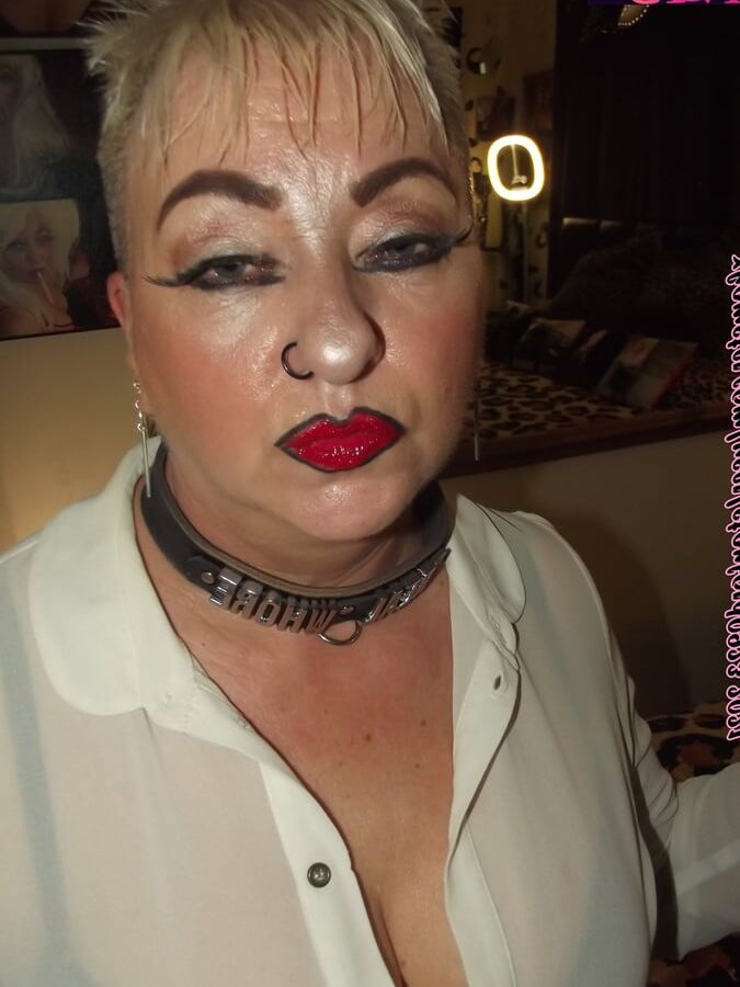 WHORE GETTING READY FOR PUNTERS