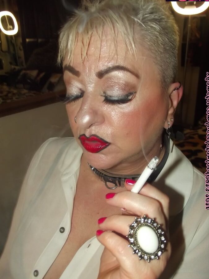 WHORE GETTING READY FOR PUNTERS