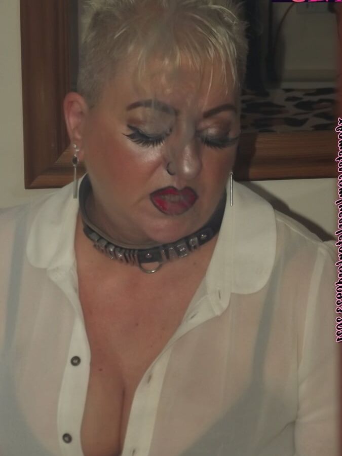 WHORE GETTING READY FOR PUNTERS