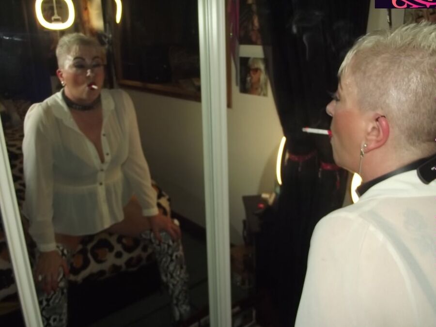 WHORE GETTING READY FOR PUNTERS