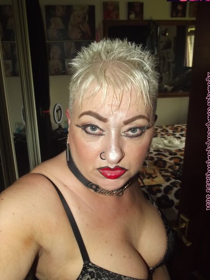 WHORE GETTING READY FOR PUNTERS
