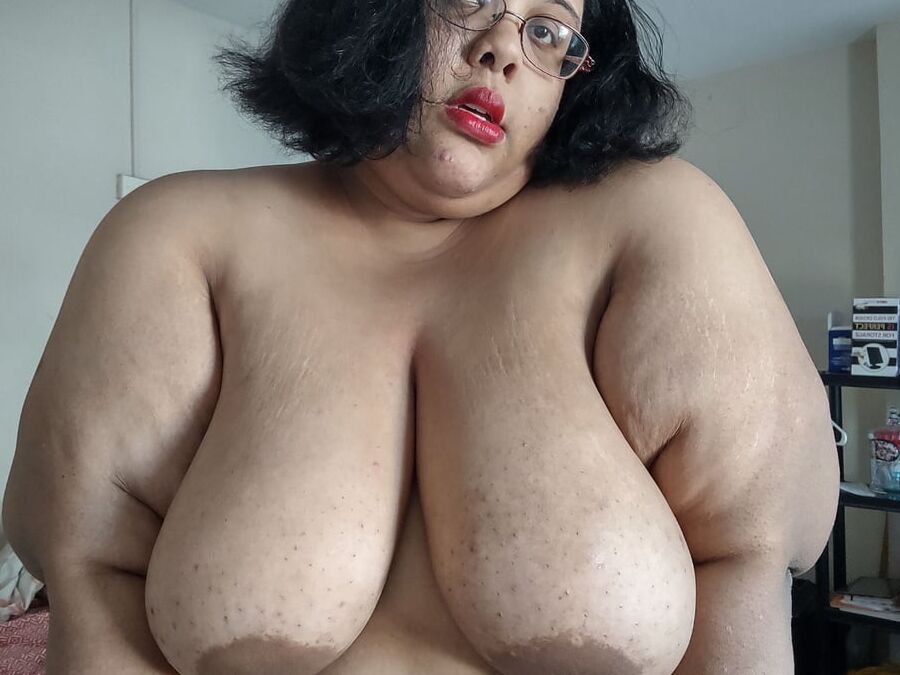 Ugly fat whore Jessica Jones thinks she's cute