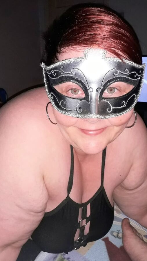Masked she blows me