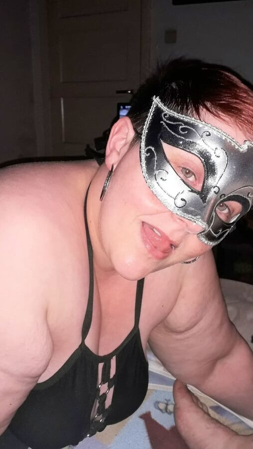 Masked she blows me