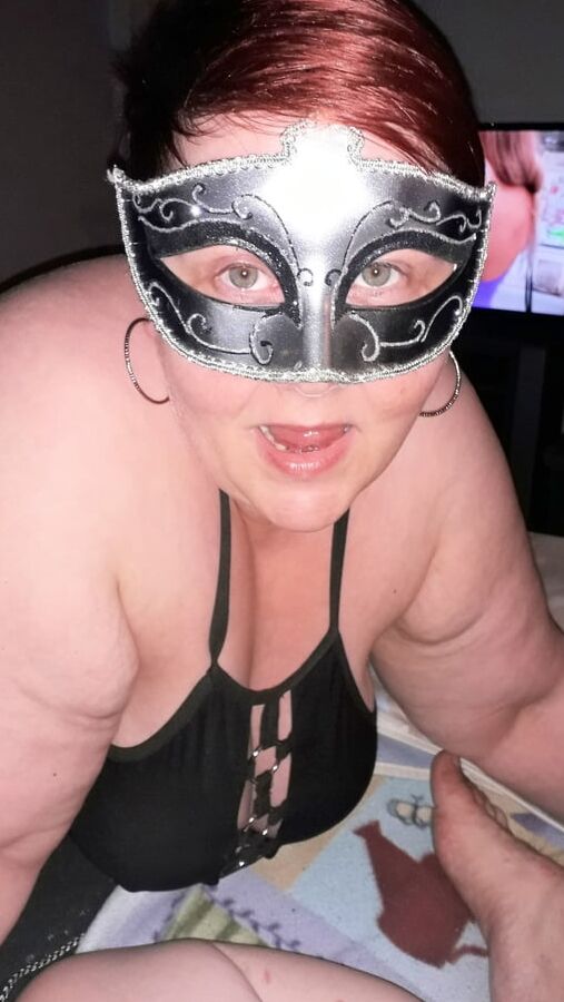 Masked she blows me