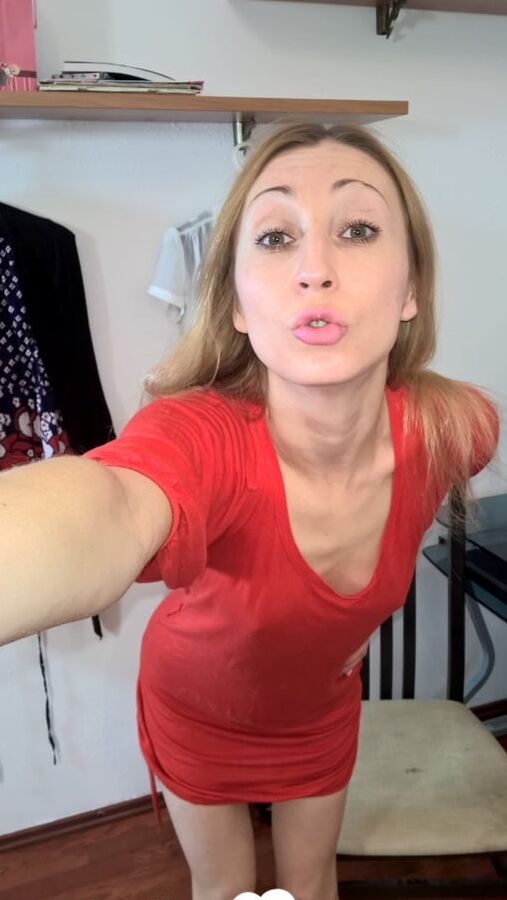 Desirable mom takes some shots of her bush
