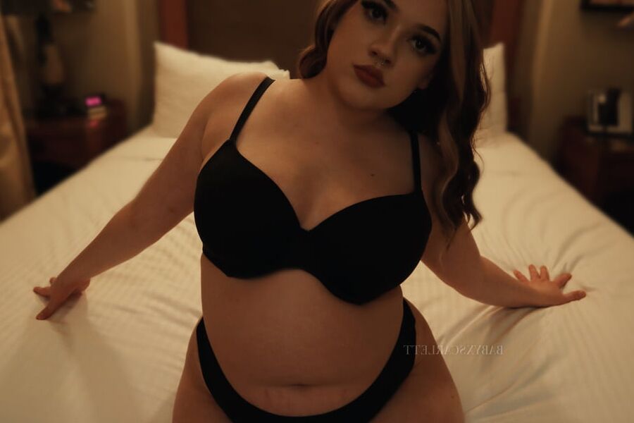 BBW - Big Booty in a Hotel Room