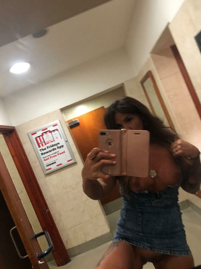 Tabbyanne Sexy Holmewood Bradford milf wanting cock Public