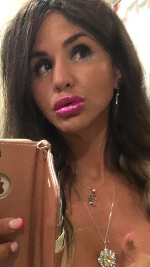 Tabbyanne Sexy Holmewood Bradford milf wanting cock Public