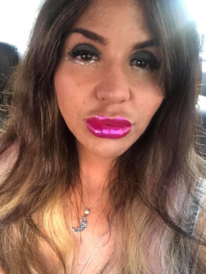 Tabbyanne Sexy Holmewood Bradford milf wanting cock Public