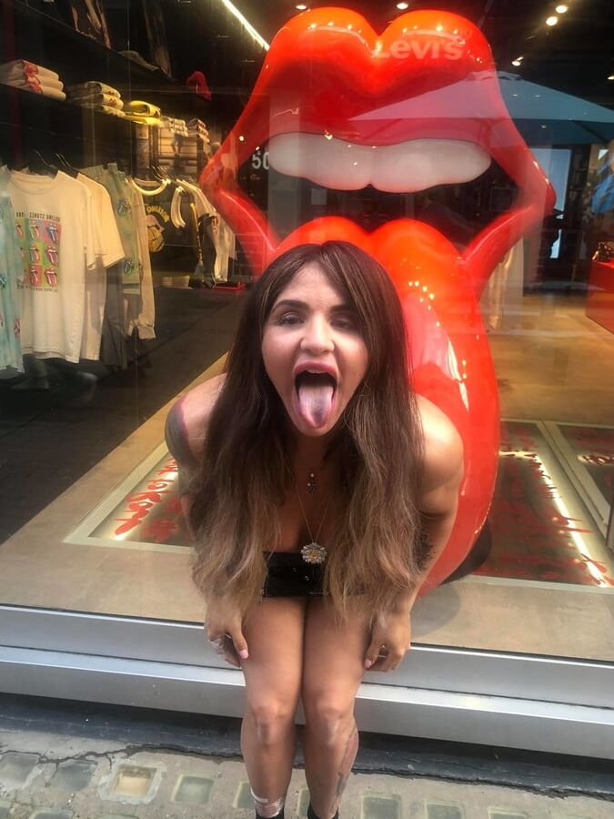 Tabbyanne Sexy Holmewood Bradford milf wanting cock Public