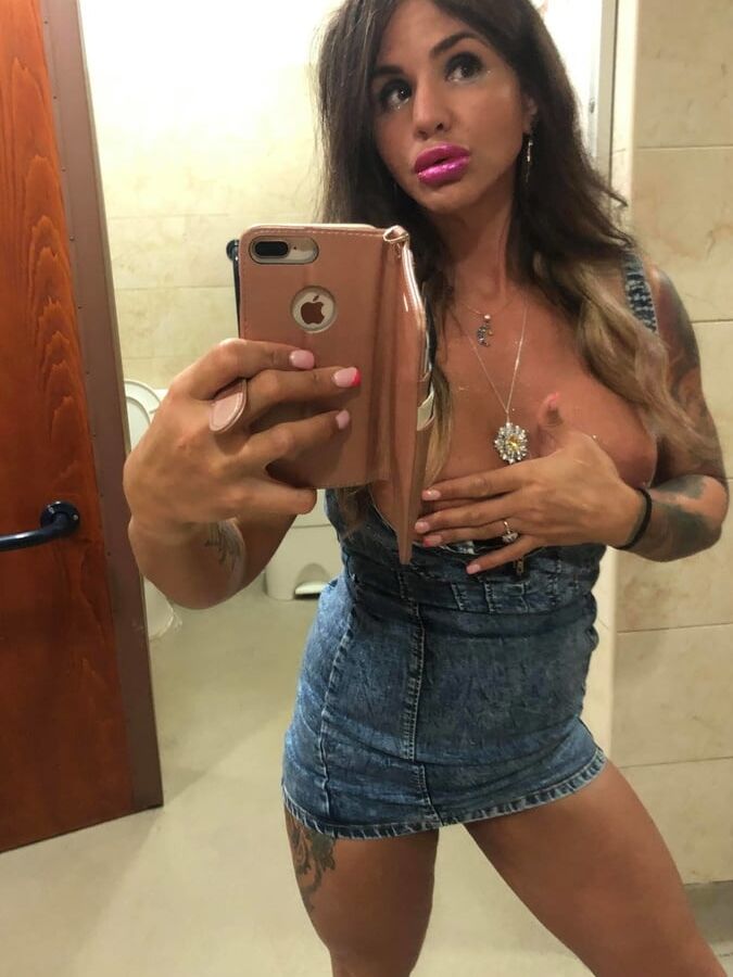 Tabbyanne Sexy Holmewood Bradford milf wanting cock Public