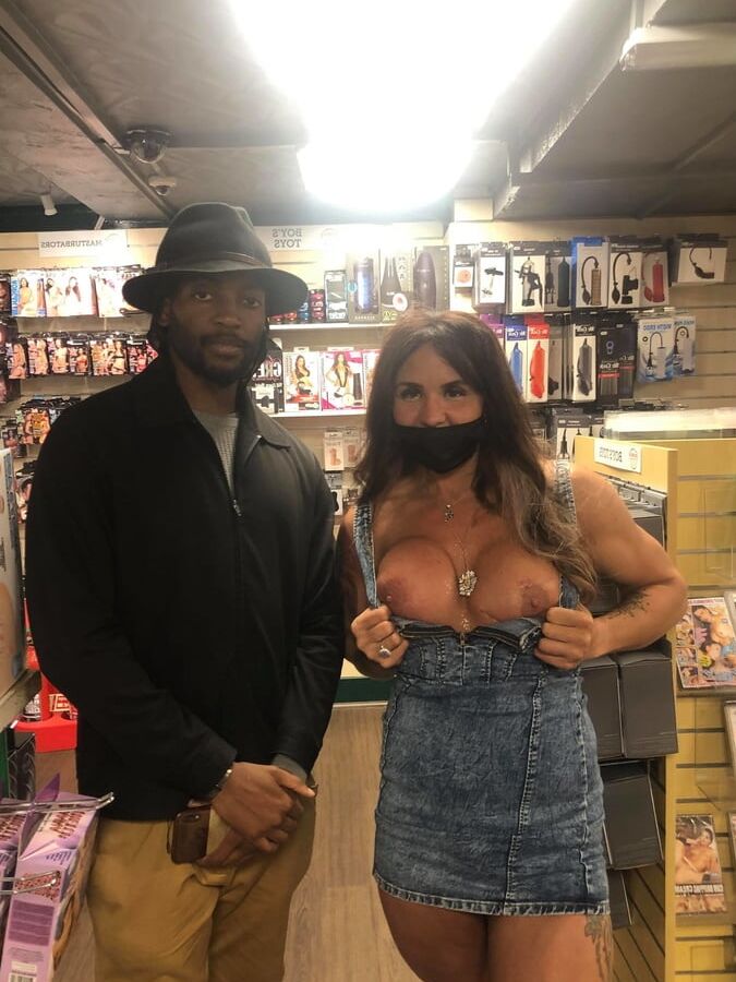 Tabbyanne Sexy Holmewood Bradford milf wanting cock Public