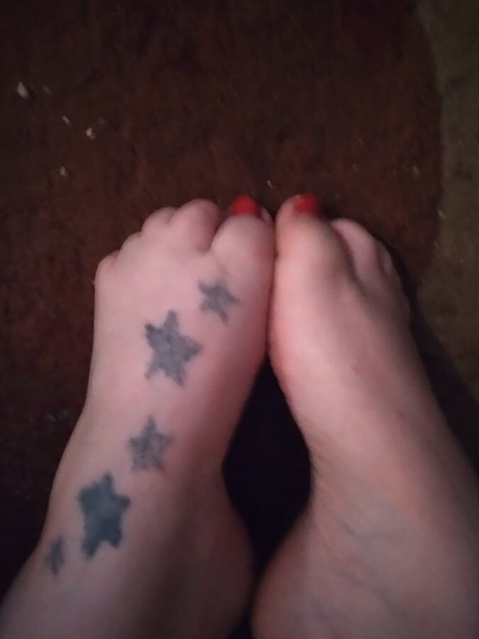 My cute little feet (size 7)