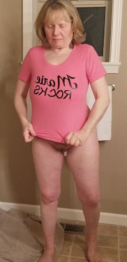 Hot grandmother sprays her pussy and cums in a wet t-shirt