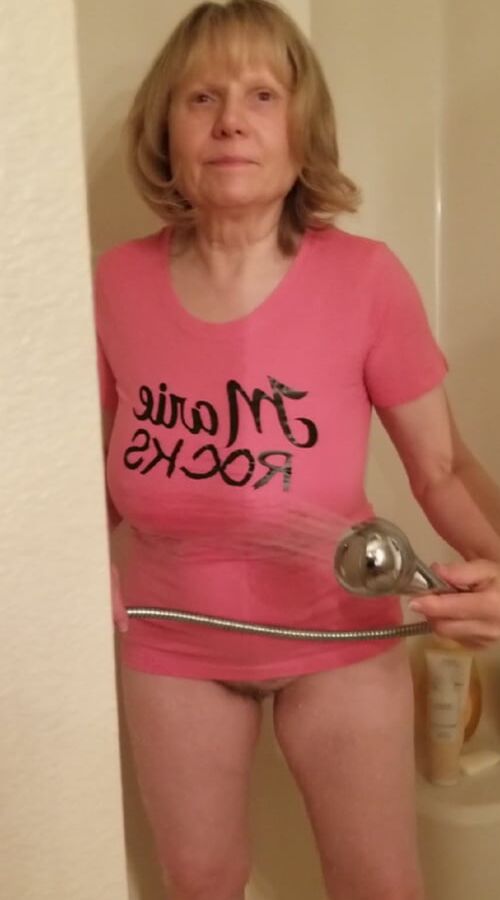 Hot grandmother sprays her pussy and cums in a wet t-shirt