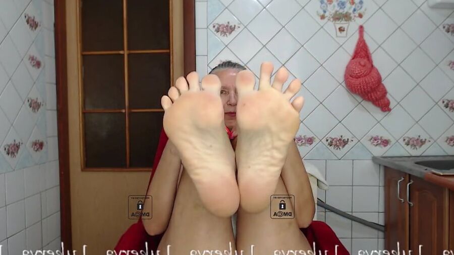 Lukerya's feet