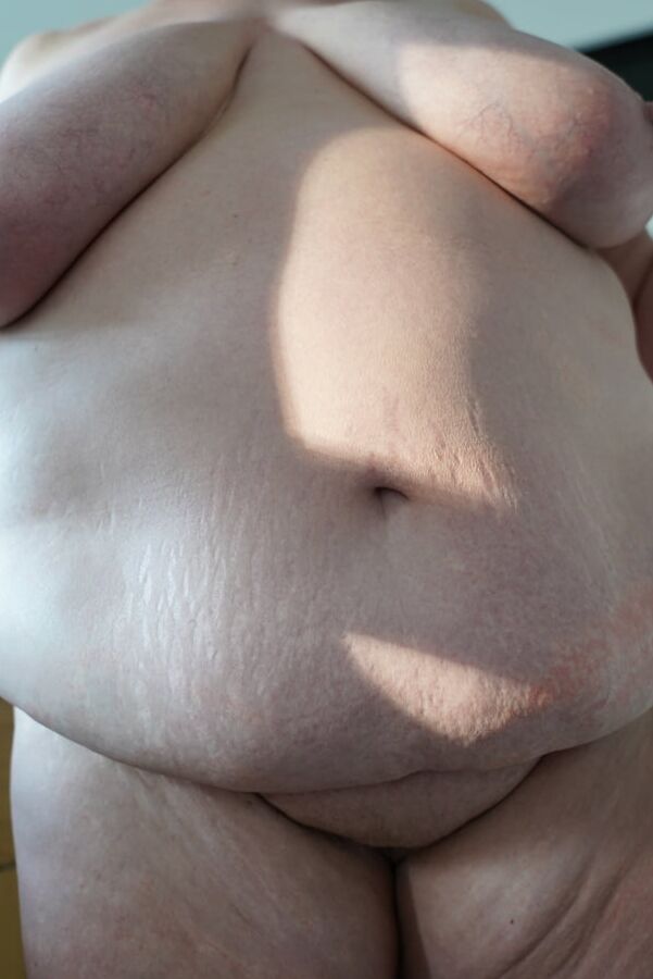 Chris44g More heavy hanging breasts