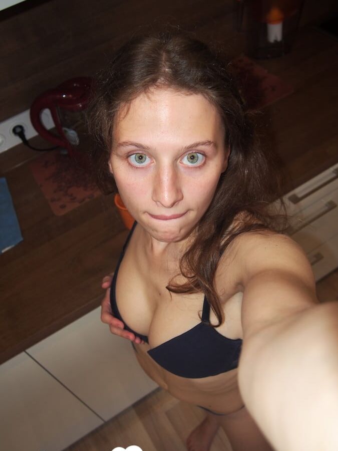 Hot teen posing with a dotted tie