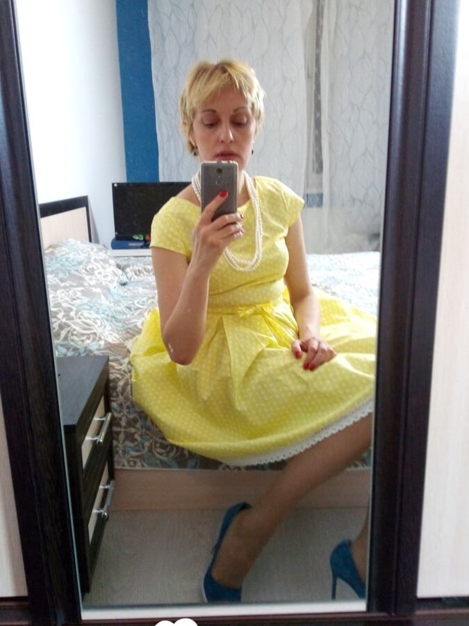 Stunning MILF puts on a yellow dress