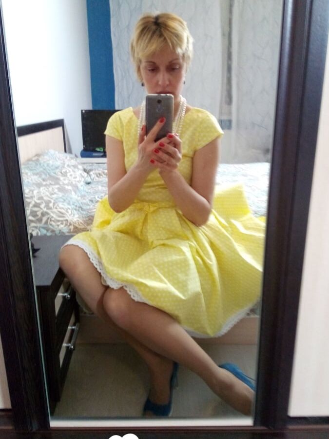 Stunning MILF puts on a yellow dress