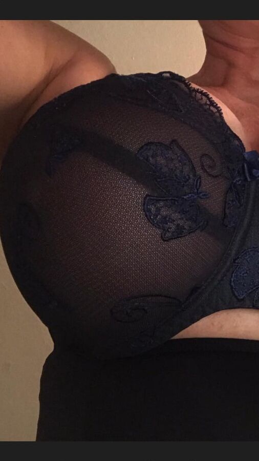 My wifes heavy big titts in bra