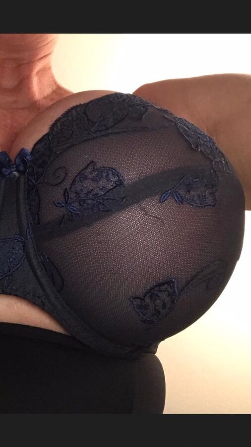 My wifes heavy big titts in bra