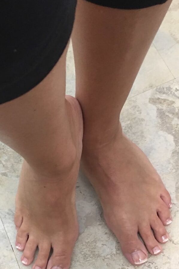 Some feet pics for all you foot guys out there