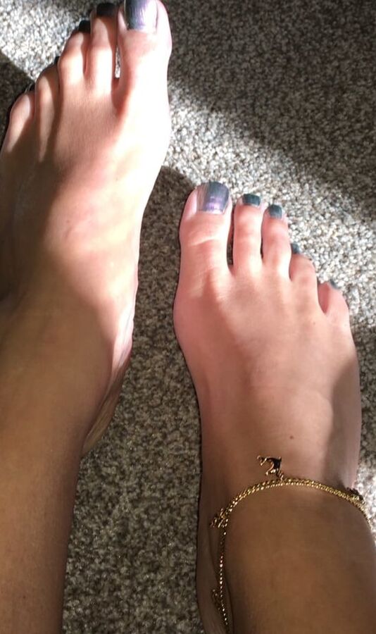 Some feet pics for all you foot guys out there