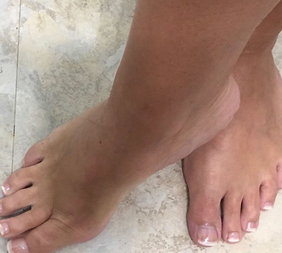 Some feet pics for all you foot guys out there
