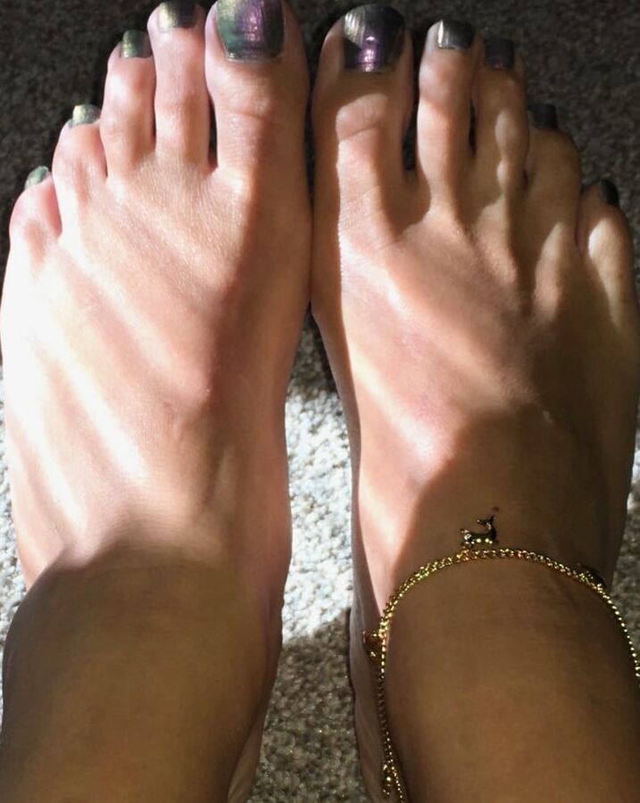 Some feet pics for all you foot guys out there