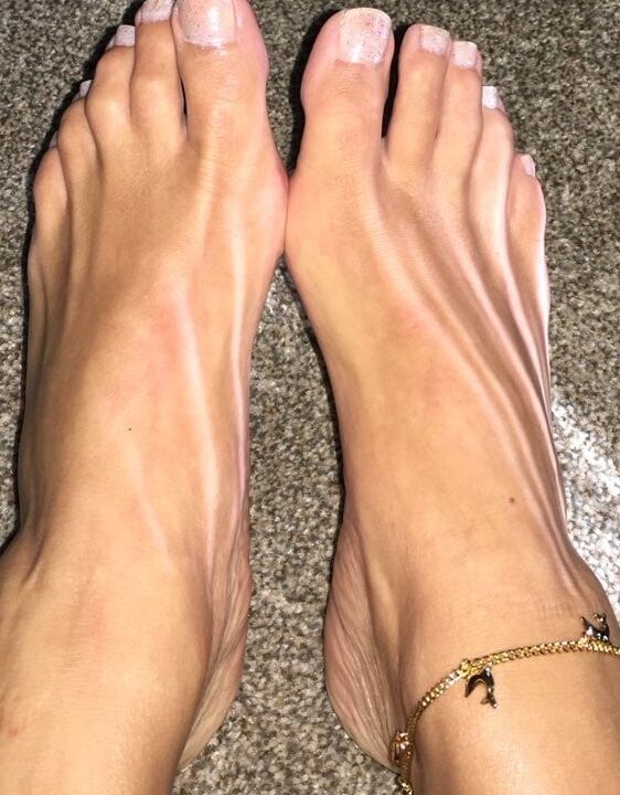 Some feet pics for all you foot guys out there