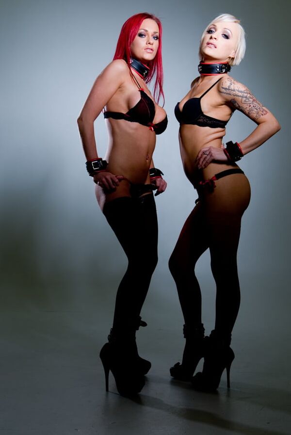 Kinky Paige Ashley Gets Glamtied With Farrah Fox
