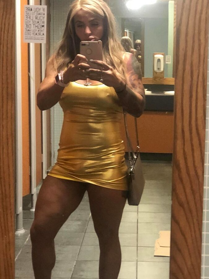 Tabbyanne Sexy Leeds slut showing big tits pussy public